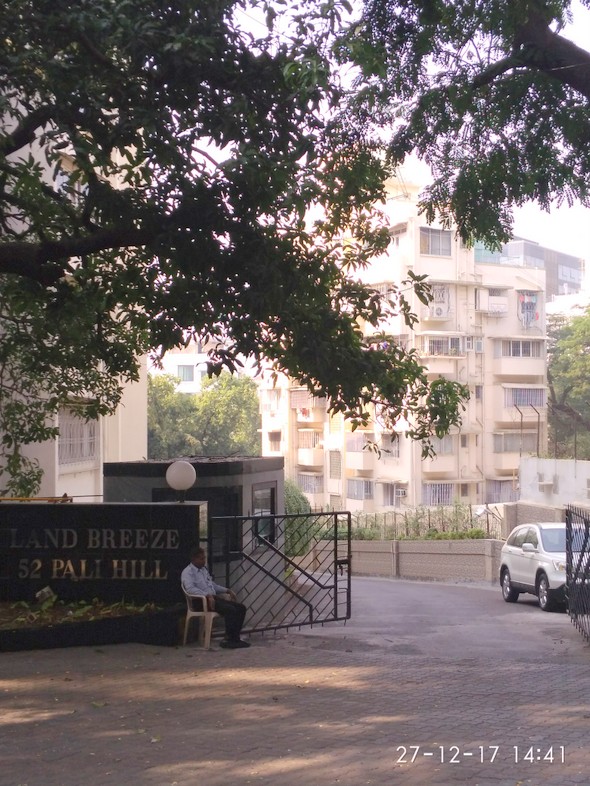 Main - Land Breeze, Bandra West